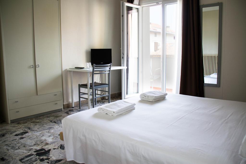 Hotel Arianna Iseo Habitación foto