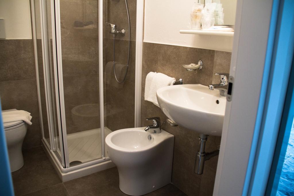 Hotel Arianna Iseo Habitación foto