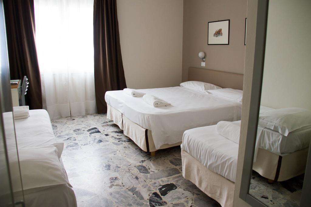 Hotel Arianna Iseo Habitación foto